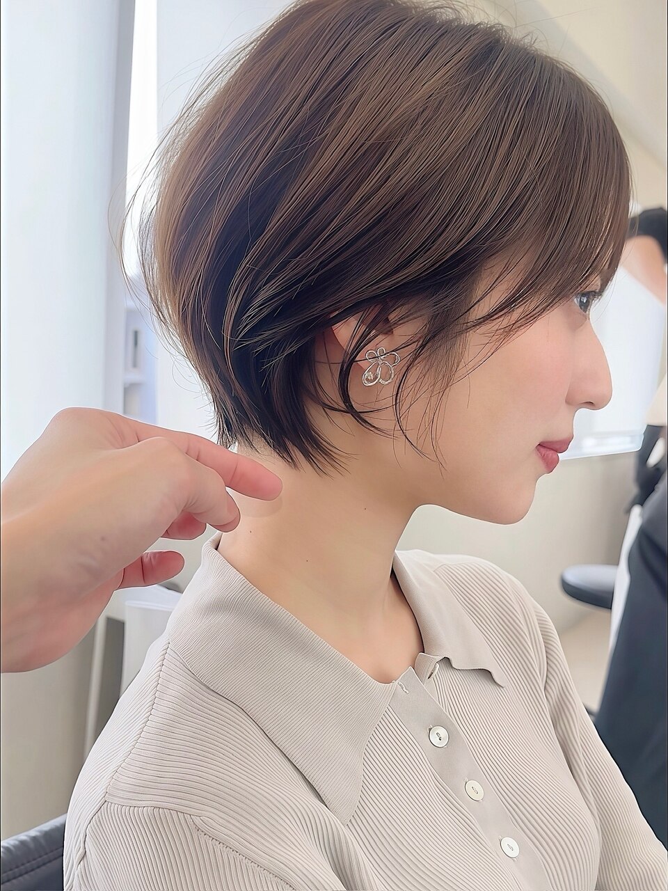 前髪ありツヤ髪小顔耳かけショートボブヘア：L290951880｜アイドット
