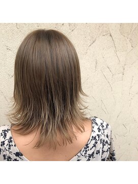 リー ヴィータ 上新庄(Lee Vita) ブロンド×ウルフレイヤー