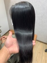［髪質改善STEP7］オイル、トリートメントスプレー、トリートメントクリームを髪全体に馴染ませます◎