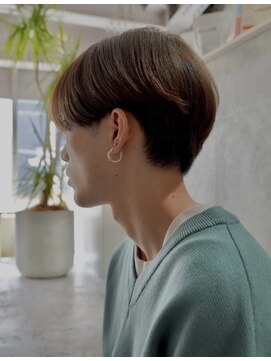 ダブル(W) ナチュラル風　韓国マッシュ　刈り上げ