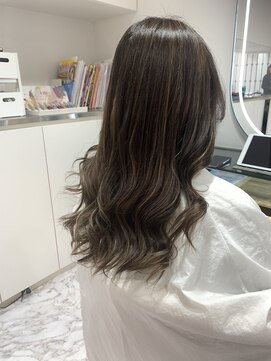 e.m.a プレミアムビューティーサロン 栄駅店(e.m.a PREMIUM BEAUTY SALON) ゆるふわセミロング