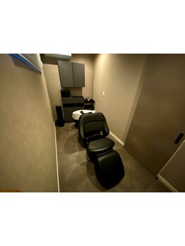 半個室のカット席・完全個室のシャンプースペースで最高のリラクゼーションと至福のサロンタイムを―。