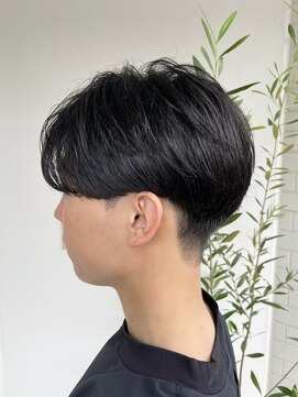 アルマ(ALMA) 前下がりマッシュ毛流れパーマセンターパートニュアンスパーマ