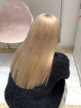 リー 梅田(Lee) ブリーチ履歴2～3回目安/ホワイトベージュ/ミルクティベージュ