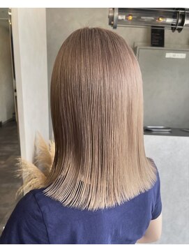 スリー バイ ベルベット 博多(THREE... by velvet) ゴールドベージュ♪ブリーチカラー#髪質改善#オージュア