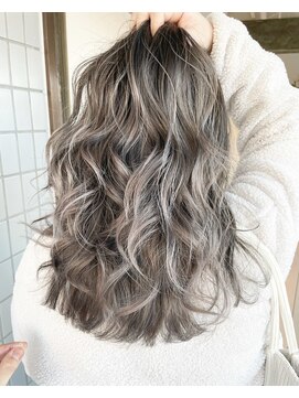 ラウレア(LAULEA) バレイヤージュ