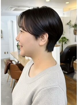 大人ショートボブ/レイヤーショート/前髪なし/20代30代