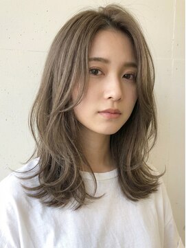 アミ(amii) 室蘭ミディアムレイヤー韓国白髪ぼかし白髪染めボブ