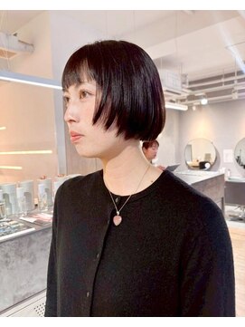 シーン バイ ラッド(SCENE by RAD) レイヤーで小顔に魅せるショートボブスタイル小顔盛り艶感