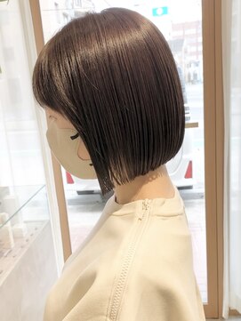 テテ(tete.) 耳にかけても綺麗なシルエットラインボブ