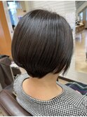 襟足スッキリのショートボブ
