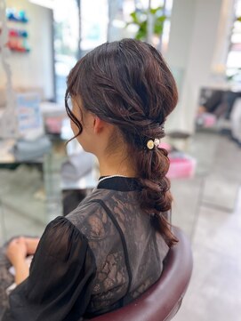 ジラ ヘアアンドメイク(girra HAIR&MAKE) 編み下ろし