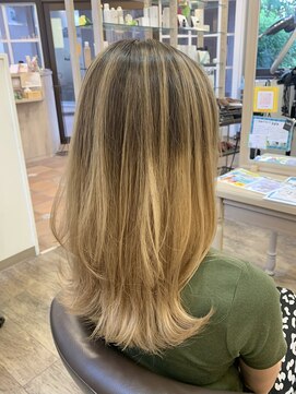 アルターリール(aL ter Rire) 黒髪/グレーベージュ/レイヤーロング/前髪パーマ/福原遼華