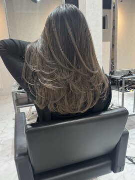 アフター(after) 10代.20代.30代外国人レイヤーカット+バレイヤージュ