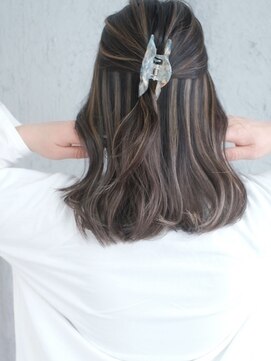 マリアナ(Mariana) ハイライトショートヘアレイヤーカットダブルカラー