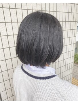 スタジオ アルファプラス 日暮里店(studio α+) ステップボーンカットカットボブショートハイライト白髪ぼかし