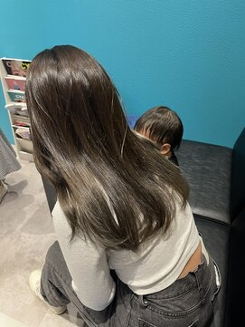 オリーブグレージュ