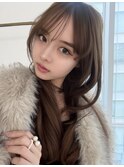 ヘーゼルベージュカラー　大人カワイイ内巻きのロングヘア