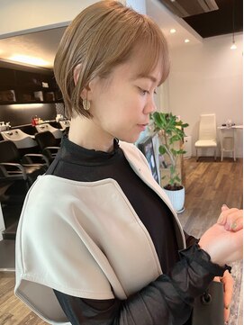 スリー(Th:ree) 大人可愛い20代30代40代丸みとくびれショート◎