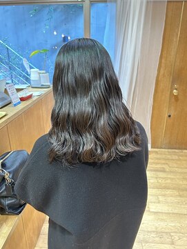 ジェノ(JENO by apish) ミディアムの大きめなみまきパーマ