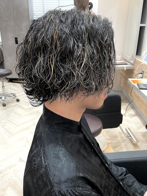 《Agu hair 小木曽》　ハイライト×ミディアム色気パーマ