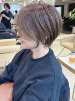 アンド ストーリーズ(&STORIES)&nbsp;前下がりショート/前髪/シルキーベージュ30代/40代【橋本】