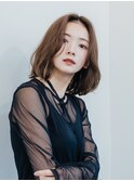 センターパート×ミディアム×大人ボブ
