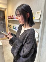 ヨーク(YOKE)&nbsp;YOKE 切りっぱなしボブ外ハネボブ結べるボブネイビーグレージュ