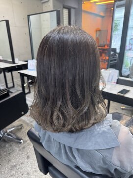 パヌポン(PANUPON) グレージュハイライトバレイヤージュダブルカラーケアブリーチ