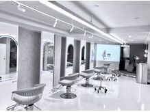 都内の美容室を再現したこだわりの店内☆全席女優ライト付き