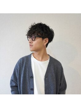 シュリー(SRee)の写真/【郊外で叶う、都会的な最先端メンズパーマ】最先端パーマ×特殊系も対応。郊外でワンランク上のデザインを