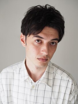 エラ(ELLA) アップバングで爽やかショートスタイル