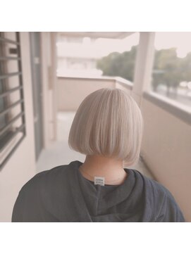 リー(Ly.) カット　カラー　ブリーチ