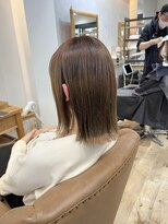 ジーニー(GeeNY)&nbsp;パツっと切りっぱなしボブヘアスタイル