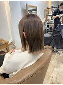 パツっと切りっぱなしボブヘアスタイル