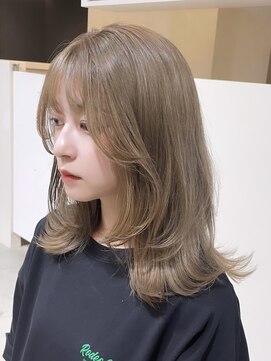 ライリー(riley) レイヤーカット×ミルクティーベージュ