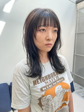 トレス(TRESS) セミロング　レイヤー　顔周り　ウルフ　オリーブ　原宿　表参道