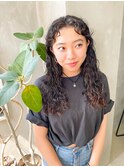 スパイラルパーマ強めパーマロングパーマ真ん中分け
