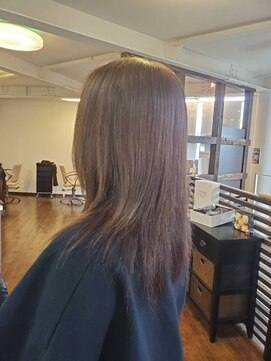 ツヤイロ 島田店 顔周り レイヤーオリーブグレージュハンサムショート 前髪なし