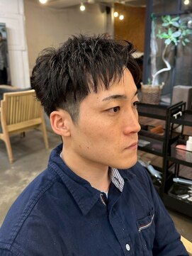 ファルベ(Farbe) ・スパイキーショートブルーブラックフェザーパーマサーフカール