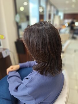 少し重めのレイヤースタイル