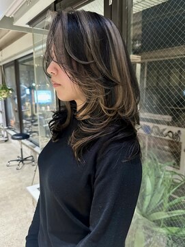 カート バイ デコ(Kurt by DECO) 【ERIKA】海外風レイヤーとコントラストカラー