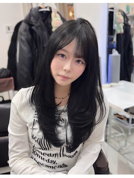 ロムーク 表参道(LOMKH) ミディアムレイヤーロングレイヤーカット顔周りオリーブベージュ