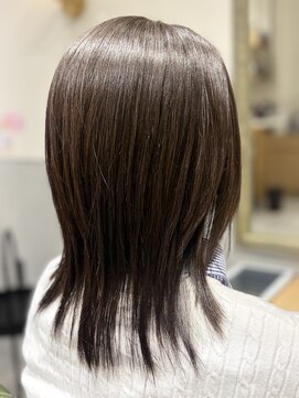 アンジー(Angee) 量多い髪もまとまるウルフカット