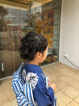 クラウディット 編み込みエアリーキユートアップスタイル