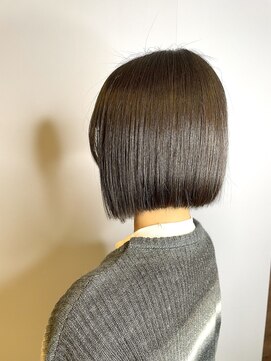 ブロッサム 東久留米店(Blossom) 20代30代40代前下がりストレート大人ボブリップライン