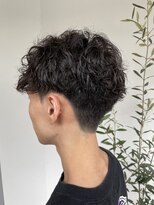 アルマ(ALMA)&nbsp;ツイストスパイラルパーマ前下がり刈り上げマッシュ黒髪