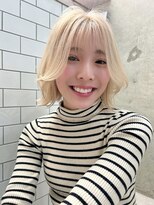 アルマヘア(Alma hair) ホワイトブロンド。レイヤーボブ