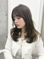 アイヴィー(IVY)&nbsp;レイヤーカット　ミディアムレイヤー　レイヤー　グレージュ