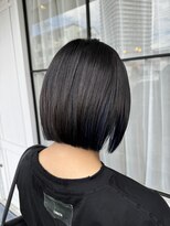 アウラ(aura)&nbsp;パツっとボブ　切りっぱなしボブ　インナーカラー　ネイビー